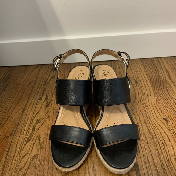 Abella Black Wedge - Picture 3 of 4